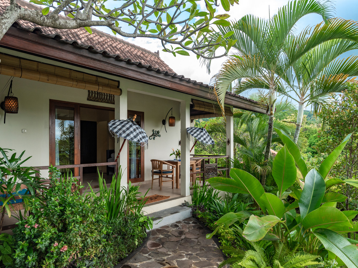 Bungalow Tokeh at Alamanda with direct pool access and a private balcony