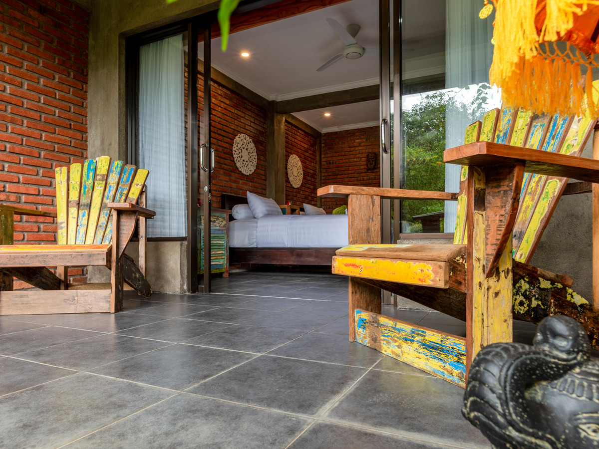 Ground-floor Jungle Room Mowgli at Alamanda, close to the jacuzzi and garden
